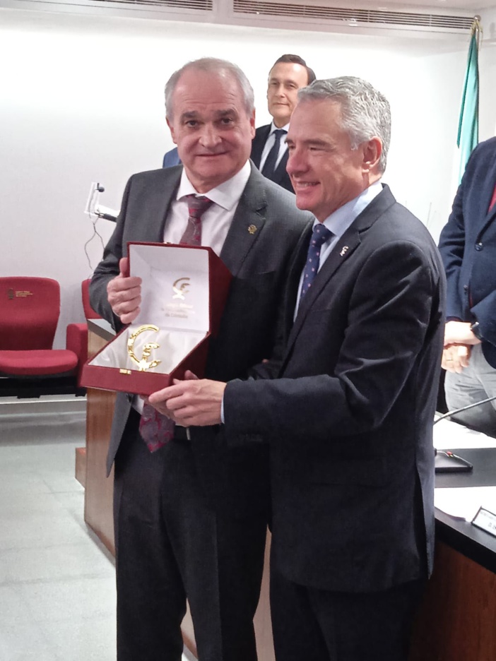 La farmacia cordobesa entrega sus reconocimientos con motivo del día de su patrona, con especial mención al presidente de los farmacéuticos andaluces La farmacia cordobesa entrega sus reconocimientos con motivo del día de su patrona, con especial mención al presidente de los farmacéuticos andaluces