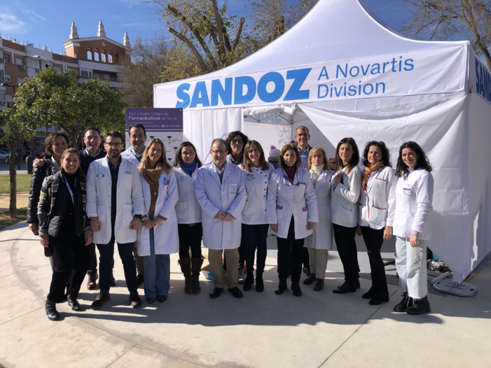 Los farmacéuticos sevillanos muestran en las calles de Montequinto, en Dos Hermanas, el potencial sanitario de las farmacias más allá de la dispensación del medicamento Los farmacéuticos sevillanos muestran en las calles de Montequinto, en Dos Hermanas, el potencial sanitario de las farmacias más allá de la dispensación del medicamento