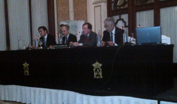 El vicepresidente de ASA-Andalucía, Arturo Gómez, interviene en la mesa de apertura de la jornada "Cómo mejorar la eficiencia de las empresas de agua". El vicepresidente de ASA-Andalucía, Arturo Gómez, interviene en la mesa de apertura de la jornada "Cómo mejorar la eficiencia de las empresas de agua".