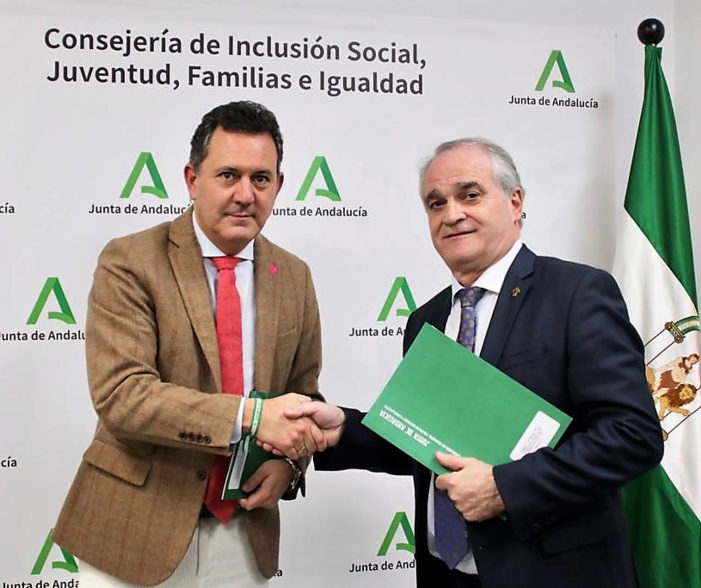 Los farmacéuticos andaluces y la Junta de Andalucía se unen para combatir la soledad no deseada en las personas mayores