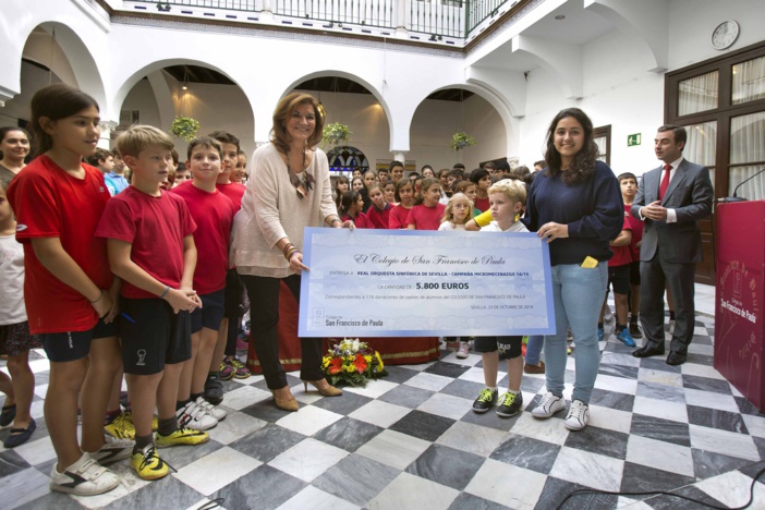 NOTA DE PRENSA: MÁS DE UN CENTENAR DE ALUMNOS HACEN ENTREGA DE UNA DONACIÓN DE 5.800 EUROS CORRESPONDIENTE A SU PARTICIPACIÓN EN EL PROGRAMA DE MICROMECENAZGO DE LA ROSS NOTA DE PRENSA: MÁS DE UN CENTENAR DE ALUMNOS HACEN ENTREGA DE UNA DONACIÓN DE 5.800 EUROS CORRESPONDIENTE A SU PARTICIPACIÓN EN EL PROGRAMA DE MICROMECENAZGO DE LA ROSS