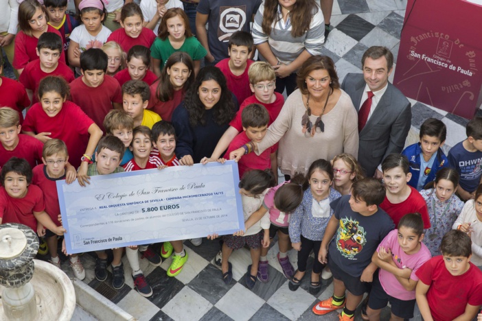 NOTA DE PRENSA: MÁS DE UN CENTENAR DE ALUMNOS HACEN ENTREGA DE UNA DONACIÓN DE 5.800 EUROS CORRESPONDIENTE A SU PARTICIPACIÓN EN EL PROGRAMA DE MICROMECENAZGO DE LA ROSS NOTA DE PRENSA: MÁS DE UN CENTENAR DE ALUMNOS HACEN ENTREGA DE UNA DONACIÓN DE 5.800 EUROS CORRESPONDIENTE A SU PARTICIPACIÓN EN EL PROGRAMA DE MICROMECENAZGO DE LA ROSS