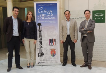 De izquierda a derecha: el director de KadelMusic, Antonio Suárez, la delegada de Cultura y Patrimonio, Sonia Arellano, el alcalde de Valencia, Antonio Manuel Suárez y el coordinador del Ciclo y director de la Orquesta Hispania Filarmónica, José Colomé.