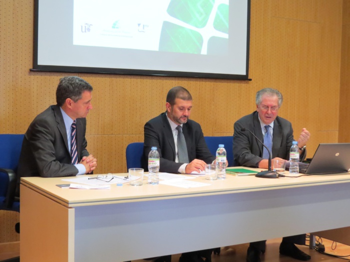 Antonio Gómez-Guillamón, Víctor Muñoz y Felipe Romera en un momento del encuentro. Antonio Gómez-Guillamón, Víctor Muñoz y Felipe Romera en un momento del encuentro.