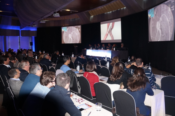 El Hospital Universitario de Valladolid retransmite en directo dos intervenciones practicadas con cirugía endovascular en el principal encuentro nacional de esta especialidad médica El Hospital Universitario de Valladolid retransmite en directo dos intervenciones practicadas con cirugía endovascular en el principal encuentro nacional de esta especialidad médica