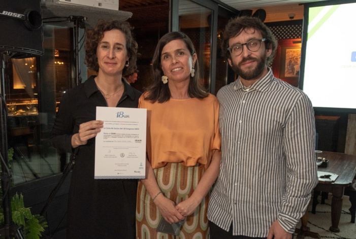 Los farmacéuticos hospitalarios entregan en Málaga una donación de más de 1.000 euros a la Comisión Española de Ayuda al Refugiado para contribuir con su labor social Los farmacéuticos hospitalarios entregan en Málaga una donación de más de 1.000 euros a la Comisión Española de Ayuda al Refugiado para contribuir con su labor social