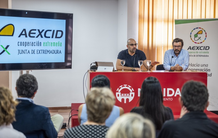 INVESTIGADORES DE LA RIBEF PRESENTAN A PARTICIPANTES DEL ‘PROGRAMA MANDELA’ DE LA JUNTA DE EXTREMADURA LOS RESULTADOS DE LOS ESTUDIOS QUE DEMUESTRAN QUE LA ETNIA ES UNO DE LOS FACTORES RELACIONADOS CON DISTINTAS RESPUESTAS A LOS FÁRMACOS INVESTIGADORES DE LA RIBEF PRESENTAN A PARTICIPANTES DEL ‘PROGRAMA MANDELA’ DE LA JUNTA DE EXTREMADURA LOS RESULTADOS DE LOS ESTUDIOS QUE DEMUESTRAN QUE LA ETNIA ES UNO DE LOS FACTORES RELACIONADOS CON DISTINTAS RESPUESTAS A LOS FÁRMACOS