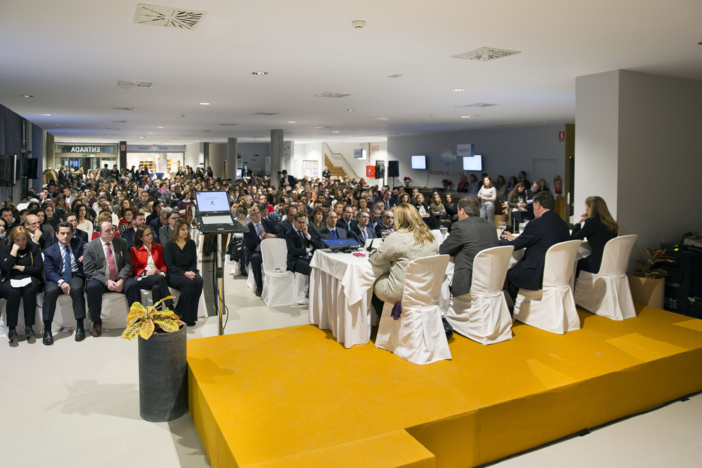 Atención farmacéutica a la embarazada y al niño en edad pediátrica así como a pacientes diabéticos, principales novedades de la cartera de servicios de la farmacia sevillana para 2015 Atención farmacéutica a la embarazada y al niño en edad pediátrica así como a pacientes diabéticos, principales novedades de la cartera de servicios de la farmacia sevillana para 2015