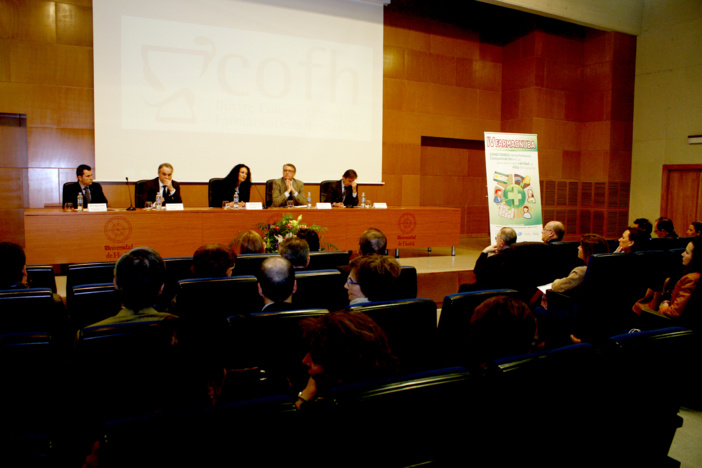 Los farmacéuticos reivindican su rol como nexo fundamental entre pacientes y sistema sanitario en el IV Farmaonuba Los farmacéuticos reivindican su rol como nexo fundamental entre pacientes y sistema sanitario en el IV Farmaonuba