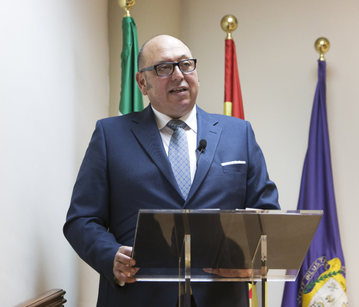 Manuel Huertas desgrana sus vivencias cofrades en torno a su profesión y las grandes devociones de la ciudad en el pregón de Semana Santa de los farmacéuticos sevillanos Manuel Huertas desgrana sus vivencias cofrades en torno a su profesión y las grandes devociones de la ciudad en el pregón de Semana Santa de los farmacéuticos sevillanos