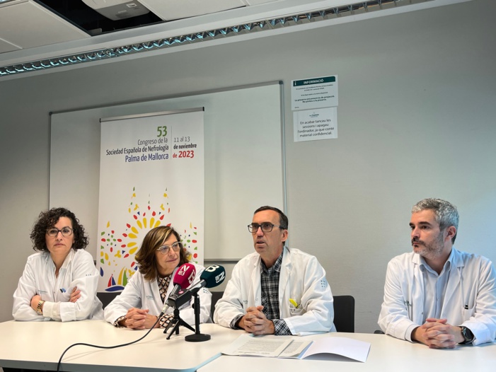 De izda a dcha, Isabel García, la jefa del Servicio de Nefrología del Hospital Universitario Son Espases; Cristina Granados, gerente del Hospital; Gonzalo Gómez, presidente del Comité Organizador del Congreso; y Francisco Fanjul, subdirector médico. De izda a dcha, Isabel García, la jefa del Servicio de Nefrología del Hospital Universitario Son Espases; Cristina Granados, gerente del Hospital; Gonzalo Gómez, presidente del Comité Organizador del Congreso; y Francisco Fanjul, subdirector médico.