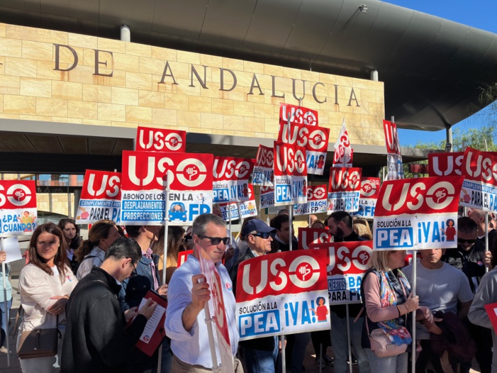 El sindicato USO se concentra a las puertas de la Consejería de Desarrollo Educativo para recordar que aún se puede acabar con las injusticias que viven los profesionales de la enseñanza concertada a través de los presupuestos de Andalucía para 2024 El sindicato USO se concentra a las puertas de la Consejería de Desarrollo Educativo para recordar que aún se puede acabar con las injusticias que viven los profesionales de la enseñanza concertada a través de los presupuestos de Andalucía para 2024