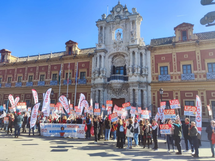 El sindicato USO reclama al Gobierno andaluz a las puertas de San Telmo que cumpla con las promesas que hicieron a los profesionales de la enseñanza concertada andaluza cuando el Partido Popular estaba en la oposición