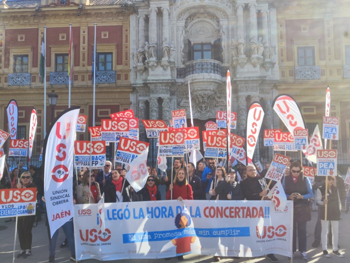 El sindicato USO reclama al Gobierno andaluz a las puertas de San Telmo que cumpla con las promesas que hicieron a los profesionales de la enseñanza concertada andaluza cuando el Partido Popular estaba en la oposición