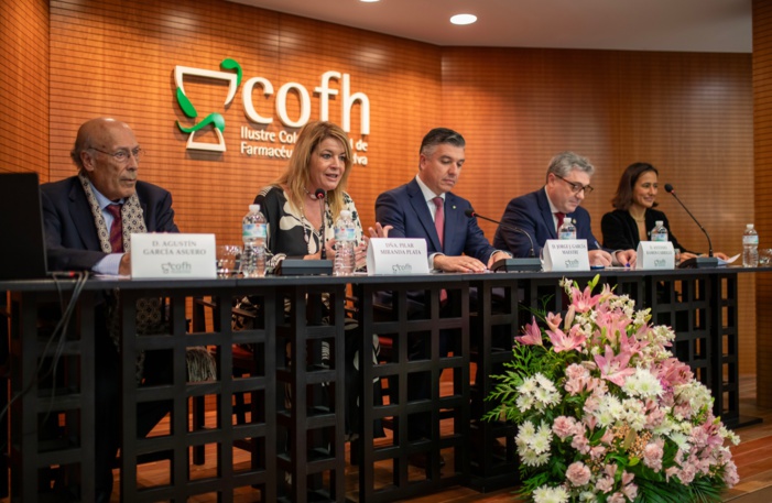 Nota de prensa - La farmacia de Huelva reconoce la labor de sus compañeros en los actos de su patrona y entrega su máxima distinción, la Carabela La Pinta, al onubense Agustín García Asuero Nota de prensa - La farmacia de Huelva reconoce la labor de sus compañeros en los actos de su patrona y entrega su máxima distinción, la Carabela La Pinta, al onubense Agustín García Asuero