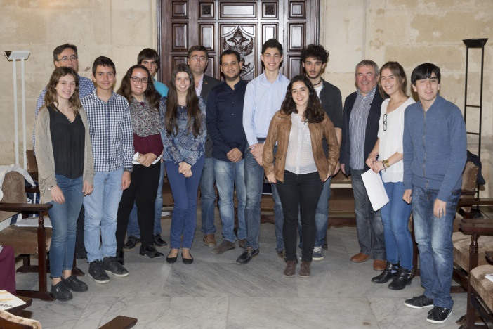 NOTA DE PRENSA: ALUMNOS DEL COLEGIO DE SAN FRANCISCO DE PAULA PRESENTAN A LOS PARTIDOS CANDIDATOS AL AYUNTAMIENTO DE SEVILLA UN PAQUETE DE 36 PROPUESTAS PARA LA MEJORA DE LA CIUDAD NOTA DE PRENSA: ALUMNOS DEL COLEGIO DE SAN FRANCISCO DE PAULA PRESENTAN A LOS PARTIDOS CANDIDATOS AL AYUNTAMIENTO DE SEVILLA UN PAQUETE DE 36 PROPUESTAS PARA LA MEJORA DE LA CIUDAD