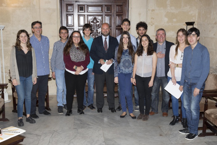 NOTA DE PRENSA: ALUMNOS DEL COLEGIO DE SAN FRANCISCO DE PAULA PRESENTAN A LOS PARTIDOS CANDIDATOS AL AYUNTAMIENTO DE SEVILLA UN PAQUETE DE 36 PROPUESTAS PARA LA MEJORA DE LA CIUDAD NOTA DE PRENSA: ALUMNOS DEL COLEGIO DE SAN FRANCISCO DE PAULA PRESENTAN A LOS PARTIDOS CANDIDATOS AL AYUNTAMIENTO DE SEVILLA UN PAQUETE DE 36 PROPUESTAS PARA LA MEJORA DE LA CIUDAD
