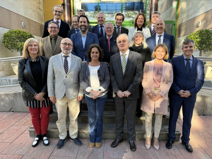 La Consejería de Salud y Consumo y el CACOF se reúnen para avanzar en proyectos de colaboración e interés común en favor de la salud de los pacientes andaluces