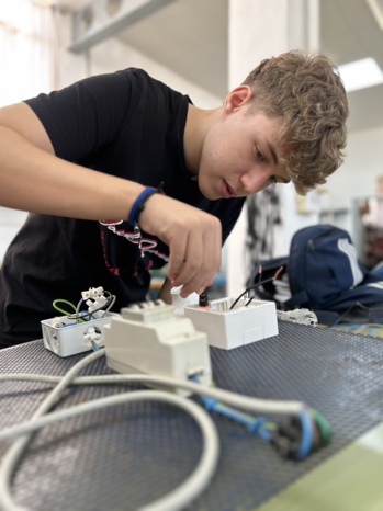 NOTA DE PRENSA: LA ASOCIACIÓN DE INDUSTRIAS QUÍMICAS, BÁSICAS Y ENERGÉTICAS DE HUELVA CONCEDE SU PREMIO AIQBE A LA TRAYECTORIA INDUSTRIAL AL COLEGIO SAFA FUNCADIA POR SU APORTACIÓN AL TEJIDO INDUSTRIAL Y PRODUCTIVO ONUBENSE NOTA DE PRENSA: LA ASOCIACIÓN DE INDUSTRIAS QUÍMICAS, BÁSICAS Y ENERGÉTICAS DE HUELVA CONCEDE SU PREMIO AIQBE A LA TRAYECTORIA INDUSTRIAL AL COLEGIO SAFA FUNCADIA POR SU APORTACIÓN AL TEJIDO INDUSTRIAL Y PRODUCTIVO ONUBENSE