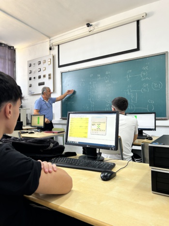 NOTA DE PRENSA: LA ASOCIACIÓN DE INDUSTRIAS QUÍMICAS, BÁSICAS Y ENERGÉTICAS DE HUELVA CONCEDE SU PREMIO AIQBE A LA TRAYECTORIA INDUSTRIAL AL COLEGIO SAFA FUNCADIA POR SU APORTACIÓN AL TEJIDO INDUSTRIAL Y PRODUCTIVO ONUBENSE NOTA DE PRENSA: LA ASOCIACIÓN DE INDUSTRIAS QUÍMICAS, BÁSICAS Y ENERGÉTICAS DE HUELVA CONCEDE SU PREMIO AIQBE A LA TRAYECTORIA INDUSTRIAL AL COLEGIO SAFA FUNCADIA POR SU APORTACIÓN AL TEJIDO INDUSTRIAL Y PRODUCTIVO ONUBENSE