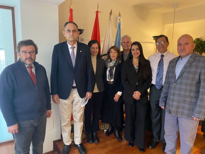 NOTA DE PRENSA: INVESTIGADORES Y CLÍNICOS SE UNEN PARA IMPULSAR LA APLICACIÓN DE LA MEDICINA PERSONALIZADA A LA ACTIVIDAD ASISTENCIAL DE LA ATENCIÓN PRIMARIA EN ESPAÑA E IBEROAMÉRICA NOTA DE PRENSA: INVESTIGADORES Y CLÍNICOS SE UNEN PARA IMPULSAR LA APLICACIÓN DE LA MEDICINA PERSONALIZADA A LA ACTIVIDAD ASISTENCIAL DE LA ATENCIÓN PRIMARIA EN ESPAÑA E IBEROAMÉRICA