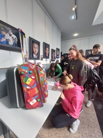 NOTA DE PRENSA: EL COLEGIO SAFA-ICET DE MÁLAGA ORGANIZA LA EXPOSICIÓN ‘MIRADAS’, 43 FOTOGRAFÍAS DE ALUMNADO DE DIVERSAS NACIONALIDADES PARA DAR A CONOCER LA RIQUEZA INTERCULTURAL DEL CENTRO 