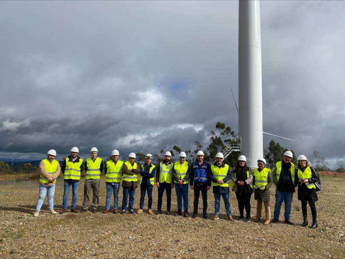 Los alcaldes de la Mancomunidad onubense de Beturia visitan el parque eólico El Almendro Los alcaldes de la Mancomunidad onubense de Beturia visitan el parque eólico El Almendro