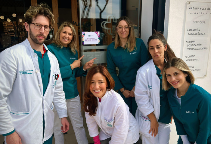 El Colegio de Farmacéuticos de Cádiz recibe el premio Meridiana del Instituto Andaluz de la Mujer por su iniciativa “Farmacia, Espacio Seguro”, en reconocimiento a su contribución contra la violencia de género El Colegio de Farmacéuticos de Cádiz recibe el premio Meridiana del Instituto Andaluz de la Mujer por su iniciativa “Farmacia, Espacio Seguro”, en reconocimiento a su contribución contra la violencia de género