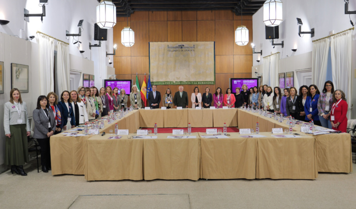 Nota de prensa - Formación, conciliación y profesionalización de la función directiva, claves para un mayor liderazgo femenino en el sector sanitario Nota de prensa - Formación, conciliación y profesionalización de la función directiva, claves para un mayor liderazgo femenino en el sector sanitario