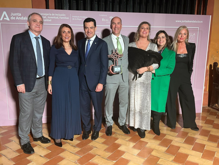 Nota de prensa - La Junta de Andalucía entrega al Colegio de Farmacéuticos de Cádiz el Premio Meridiana por su contribución contra la violencia de género