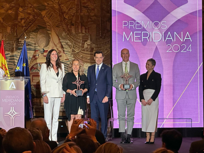 Nota de prensa - La Junta de Andalucía entrega al Colegio de Farmacéuticos de Cádiz el Premio Meridiana por su contribución contra la violencia de género Nota de prensa - La Junta de Andalucía entrega al Colegio de Farmacéuticos de Cádiz el Premio Meridiana por su contribución contra la violencia de género