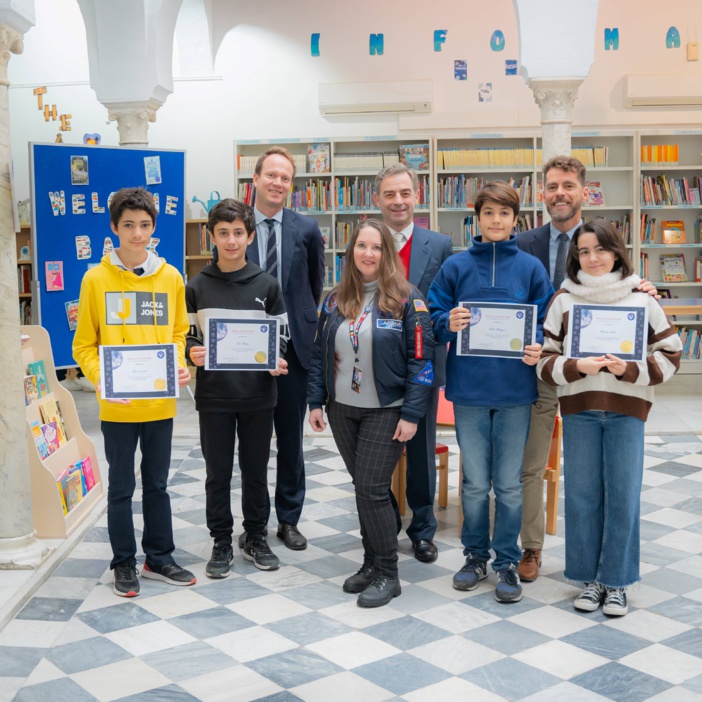 NOTA DE PRENSA: LA EMBAJADORA DE LA NASA EN ESPAÑA ENTREGA EN EL COLEGIO INTERNACIONAL DE SEVILLA - SAN FRANCISCO DE PAULA EL PREMIO MENCIÓN ESPECIAL DEL JURADO EN EL NASA SPACE APPS CHALLENGE SEVILLA NOTA DE PRENSA: LA EMBAJADORA DE LA NASA EN ESPAÑA ENTREGA EN EL COLEGIO INTERNACIONAL DE SEVILLA - SAN FRANCISCO DE PAULA EL PREMIO MENCIÓN ESPECIAL DEL JURADO EN EL NASA SPACE APPS CHALLENGE SEVILLA