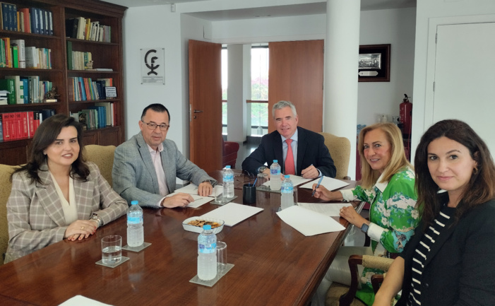 Nota de prensa - El Colegio de Farmacéuticos de Córdoba y la AECC firman un acuerdo para aunar esfuerzos y colaborar en actividades para la prevención del cáncer y la promoción de hábitos de vida saludable