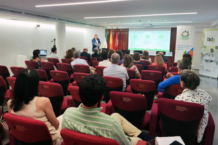 Nota de prensa - Los farmacéuticos de Córdoba mejoran sus conocimientos para favorecer la detección precoz del Alzheimer, cuya prevalencia ha aumentado un 64% en Andalucía Nota de prensa - Los farmacéuticos de Córdoba mejoran sus conocimientos para favorecer la detección precoz del Alzheimer, cuya prevalencia ha aumentado un 64% en Andalucía