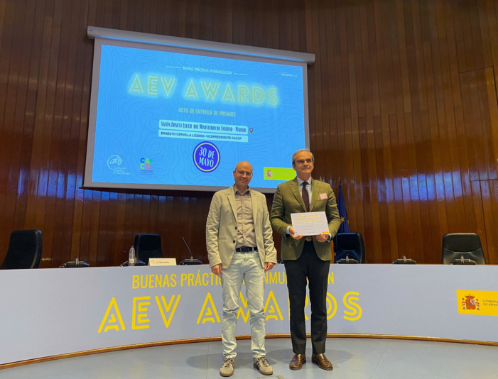 Nota de prensa - La iniciativa AxónVacunas del CACOF recibe el premio de la Asociación Española de Vacunología en la categoría "Buenas Prácticas en la Farmacia Comunitaria" Nota de prensa - La iniciativa AxónVacunas del CACOF recibe el premio de la Asociación Española de Vacunología en la categoría "Buenas Prácticas en la Farmacia Comunitaria"