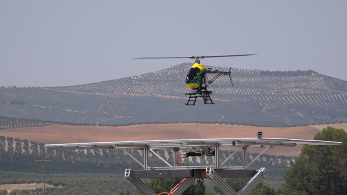 THE EC-SAFEMOBIL PROJECT ACHIEVES THE FIRST TETHERED LANDING OF AN UNMANNED AIRCRAFT ON A MOBILE PLATFORM