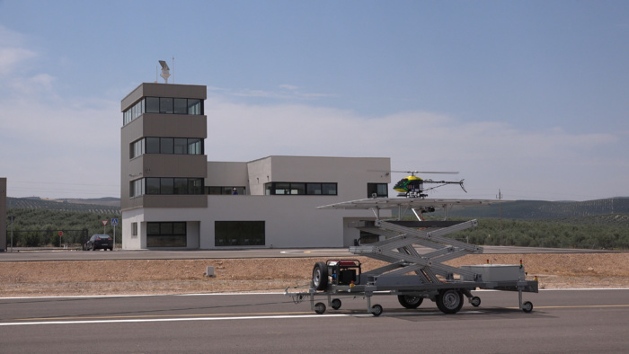 THE EC-SAFEMOBIL PROJECT ACHIEVES THE FIRST TETHERED LANDING OF AN UNMANNED AIRCRAFT ON A MOBILE PLATFORM THE EC-SAFEMOBIL PROJECT ACHIEVES THE FIRST TETHERED LANDING OF AN UNMANNED AIRCRAFT ON A MOBILE PLATFORM