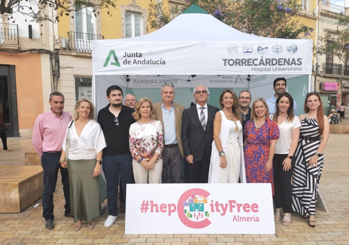 Nota de Prensa- Los almerienses, decididos a eliminar la Hepatitis C, participan en la primera acción del programa 'Almería#hepCityFree Nota de Prensa- Los almerienses, decididos a eliminar la Hepatitis C, participan en la primera acción del programa 'Almería#hepCityFree
