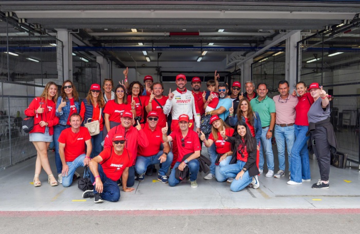 NOTA DE PRENSA: MIGUEL PALUDO, LÍDER DE LA PORSCHE CUP BRASIL TRAS SU TRIUNFO EN LA QUINTA ETAPA EN ESTORIL 