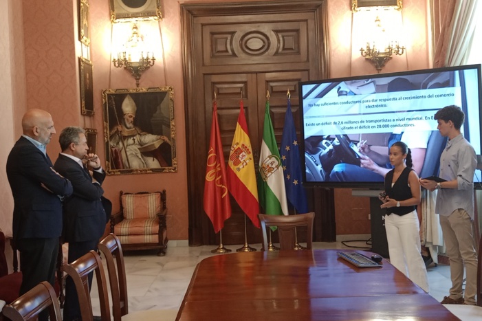 NOTA DE PRENSA: ALUMNOS DE BACHILLERATO DE SAFA ÉCIJA PRESENTAN AL AYUNTAMIENTO DE SEVILLA SU PROYECTO ‘SEND BY BUS’ PARA CONVERTIR LAS PARADAS DE BUSES URBANOS EN PUNTOS DE RECOGIDAS DE PAQUETES NOTA DE PRENSA: ALUMNOS DE BACHILLERATO DE SAFA ÉCIJA PRESENTAN AL AYUNTAMIENTO DE SEVILLA SU PROYECTO ‘SEND BY BUS’ PARA CONVERTIR LAS PARADAS DE BUSES URBANOS EN PUNTOS DE RECOGIDAS DE PAQUETES