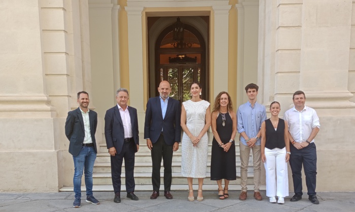 NOTA DE PRENSA: ALUMNOS DE BACHILLERATO DE SAFA ÉCIJA PRESENTAN AL AYUNTAMIENTO DE SEVILLA SU PROYECTO ‘SEND BY BUS’ PARA CONVERTIR LAS PARADAS DE BUSES URBANOS EN PUNTOS DE RECOGIDAS DE PAQUETES NOTA DE PRENSA: ALUMNOS DE BACHILLERATO DE SAFA ÉCIJA PRESENTAN AL AYUNTAMIENTO DE SEVILLA SU PROYECTO ‘SEND BY BUS’ PARA CONVERTIR LAS PARADAS DE BUSES URBANOS EN PUNTOS DE RECOGIDAS DE PAQUETES