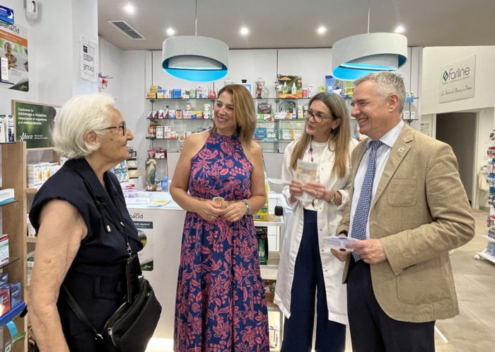 Nota de prensa - Las farmacias de Córdoba colaboran con el Ayuntamiento para prevenir los efectos de las altas temperaturas y promover un verano saludable entre las personas mayores Nota de prensa - Las farmacias de Córdoba colaboran con el Ayuntamiento para prevenir los efectos de las altas temperaturas y promover un verano saludable entre las personas mayores