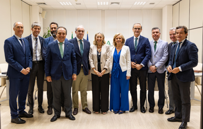 Nota de prensa - La consejera de Salud y Consumo y el CACOF se reúnen para avanzar en proyectos de colaboración con las farmacias andaluzas en beneficio de la salud pública y los pacientes Nota de prensa - La consejera de Salud y Consumo y el CACOF se reúnen para avanzar en proyectos de colaboración con las farmacias andaluzas en beneficio de la salud pública y los pacientes