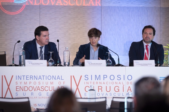 Madrid acoge el principal encuentro nacional sobre cirugía vascular mínimamente invasiva, que representa ya más del 80% de las intervenciones que se practican en esta especialidad, más seguras para los pacientes, especialmente los de mayor riesgo Madrid acoge el principal encuentro nacional sobre cirugía vascular mínimamente invasiva, que representa ya más del 80% de las intervenciones que se practican en esta especialidad, más seguras para los pacientes, especialmente los de mayor riesgo
