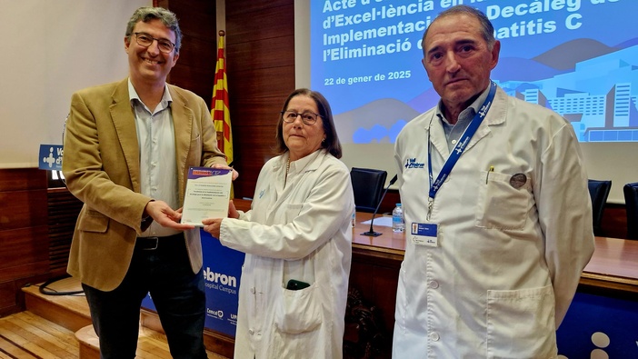 Nota de Prensa- LA AEEH CONCEDE EL CERTIFICADO DE EXCELENCIA EN LA ELIMINACIÓN DE LA HEPATITIS C AL HOSPITAL VALL D’HEBRÓN Nota de Prensa- LA AEEH CONCEDE EL CERTIFICADO DE EXCELENCIA EN LA ELIMINACIÓN DE LA HEPATITIS C AL HOSPITAL VALL D’HEBRÓN