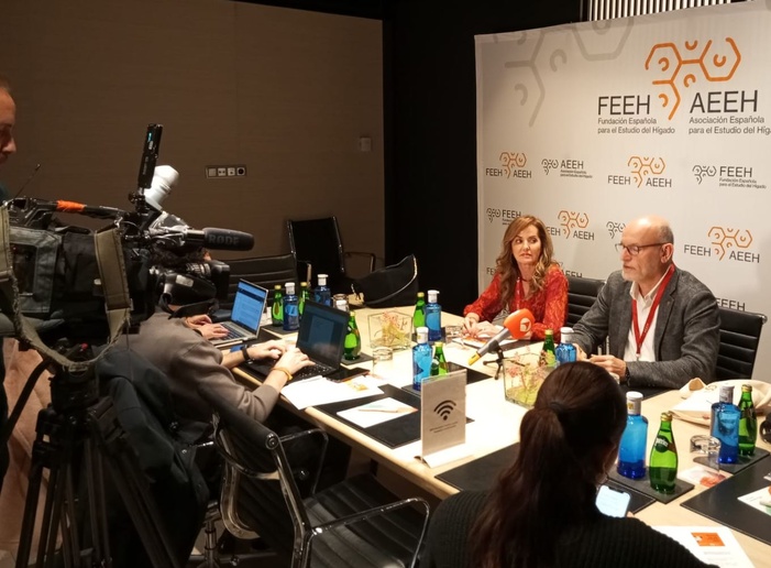 Nota de Prensa - Los Hepatólogos piden un cribado de enfermedad hepática en consumidores habituales de alcohol, independientemente de la edad Nota de Prensa - Los Hepatólogos piden un cribado de enfermedad hepática en consumidores habituales de alcohol, independientemente de la edad