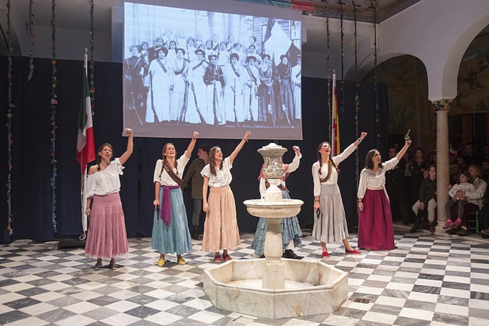 NOTA DE PRENSA: MÁS DE 1.000 ALUMNOS, PROFESORES Y PADRES RECREAN LA HISTORIA, CULTURA, CIENCIA Y GASTRONOMÍA DE MÉXICO NOTA DE PRENSA: MÁS DE 1.000 ALUMNOS, PROFESORES Y PADRES RECREAN LA HISTORIA, CULTURA, CIENCIA Y GASTRONOMÍA DE MÉXICO