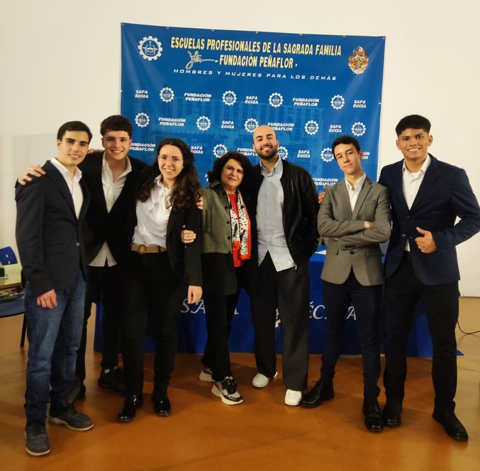 NOTA DE PRENSA: UN EQUIPO DE SAFA ANDÚJAR LOGRA LA VICTORIA EN LA LIGA DE DEBATE CELEBRADA EN ÉCIJA TRAS SUPERAR A 200 ALUMNOS DE 16 CENTROS EDUCATIVOS DE TODA ANDALUCÍA