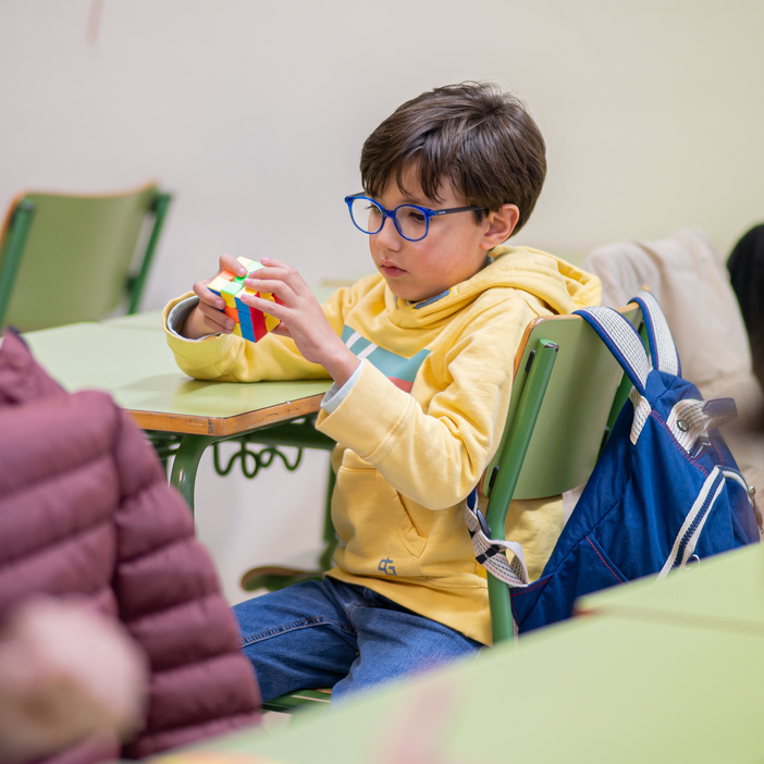 NOTA DE PRENSA: CLASES DE CUBO DE RUBIK PARA FOMENTAR EL APRENDIZAJE, RESOLUCIÓN DE PROBLEMAS Y ESTIMULAR EL ENTRETENIMIENTO SIN PANTALLAS NI DISPOSITIVOS MÓVILES