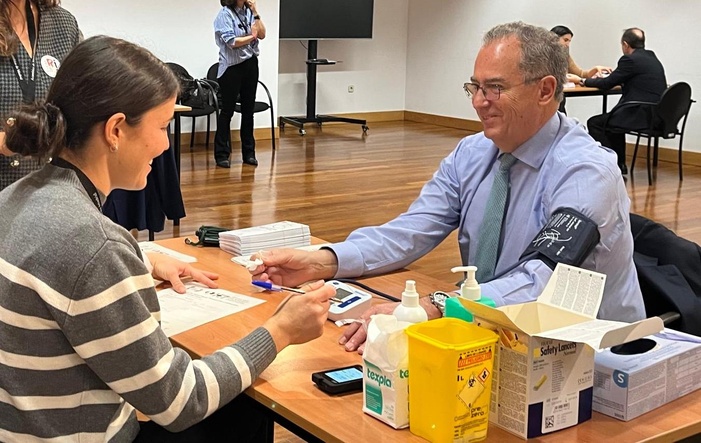 Nota de prensa - La enfermedad renal confirma su carácter de "epidemia silenciosa" y la necesidad de mayor prevención en un cribado en el Senado: casi la mitad de los senadores y trabajadores presentan factores de riesgo y la mayoría no lo sabían Nota de prensa - La enfermedad renal confirma su carácter de "epidemia silenciosa" y la necesidad de mayor prevención en un cribado en el Senado: casi la mitad de los senadores y trabajadores presentan factores de riesgo y la mayoría no lo sabían